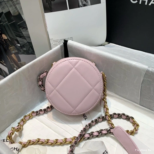 First Bag Ru CHANELUTCH 19 WITH CHAIN CHANEL 0724